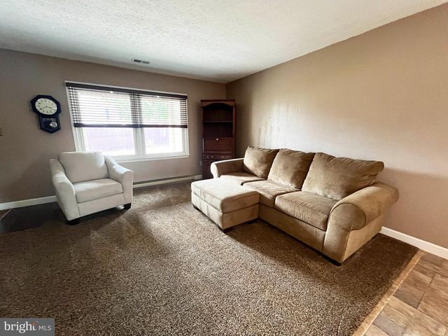 877 KING LEAR DR, Charles Town, WV 25414