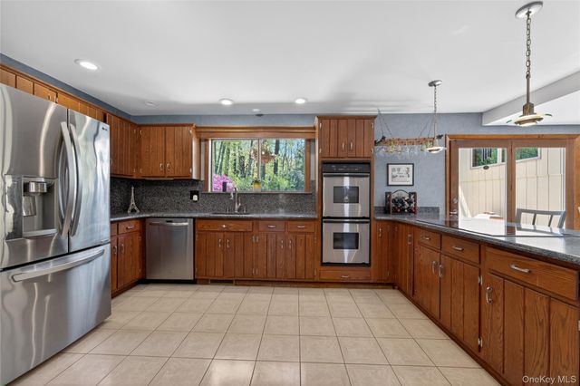 4 Innsbruck Boulevard, Hopewell Junction, NY 12533