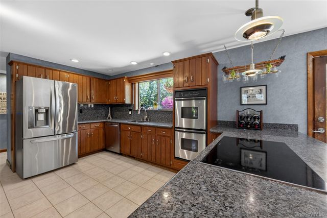 4 Innsbruck Boulevard, Hopewell Junction, NY 12533