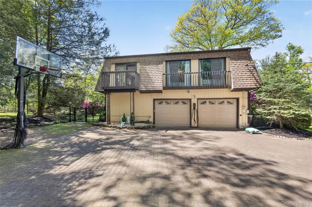 4 Innsbruck Boulevard, Hopewell Junction, NY 12533