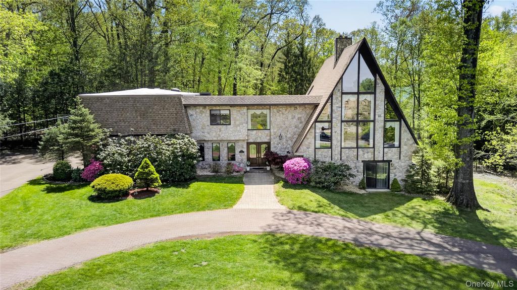 4 Innsbruck Boulevard, Hopewell Junction, NY 12533