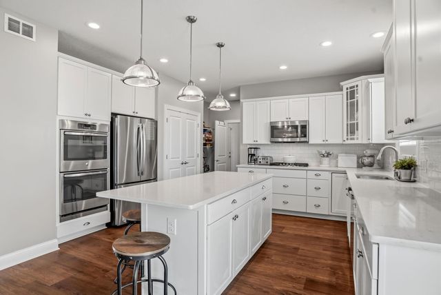 3915 Founders Path, Chaska, MN 55318