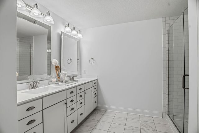 3915 Founders Path, Chaska, MN 55318