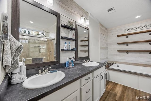 23921 NEVADA Drive, Lebanon, MO 65536