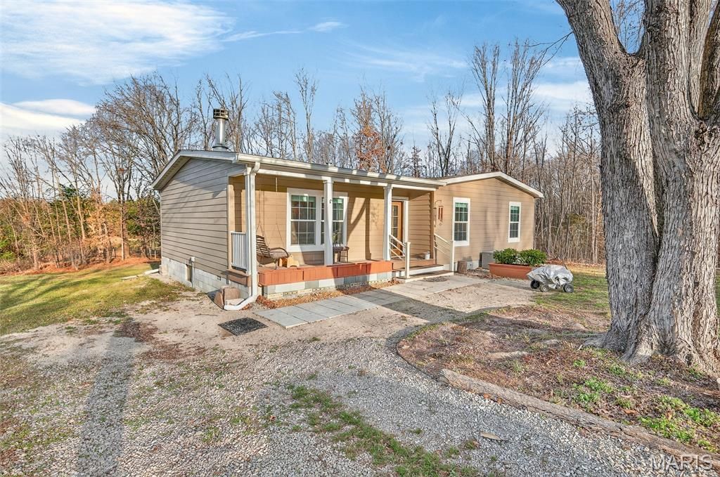 23921 NEVADA Drive, Lebanon, MO 65536