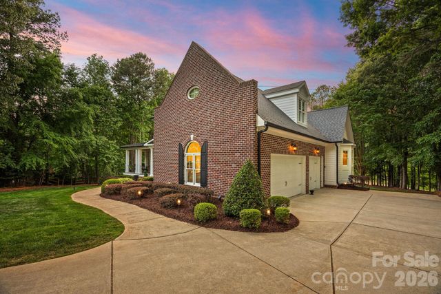 121 Willow Bend Court, Mooresville, NC 28117