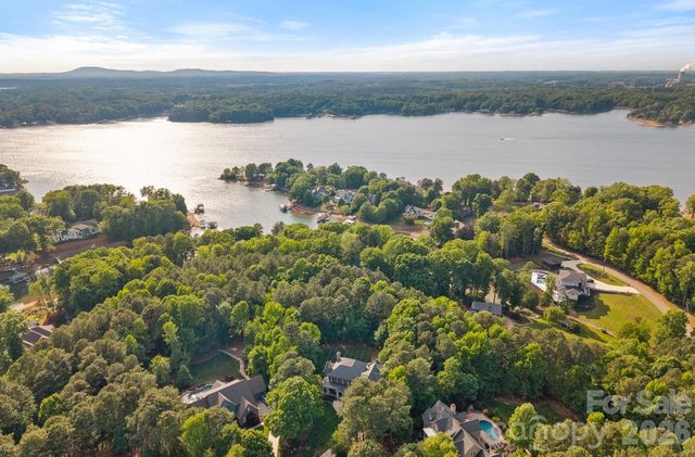 121 Willow Bend Court, Mooresville, NC 28117