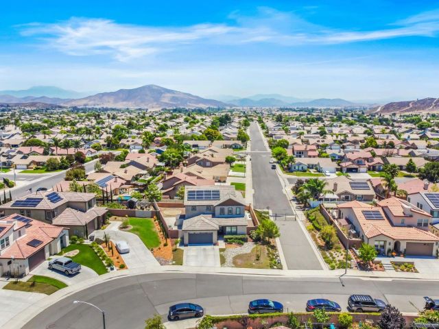 36366 Calle Benavente, Winchester, CA 92596