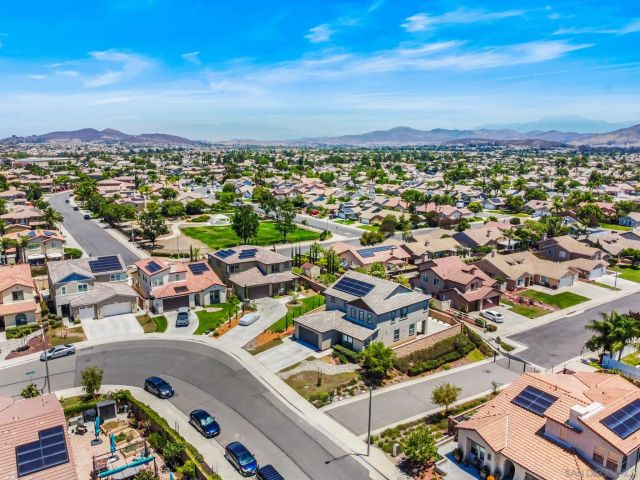 36366 Calle Benavente, Winchester, CA 92596