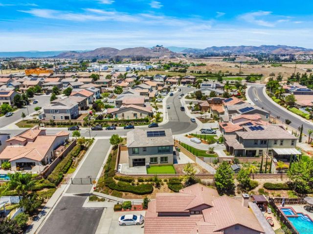 36366 Calle Benavente, Winchester, CA 92596