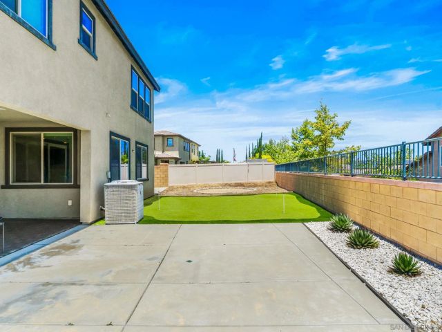 36366 Calle Benavente, Winchester, CA 92596
