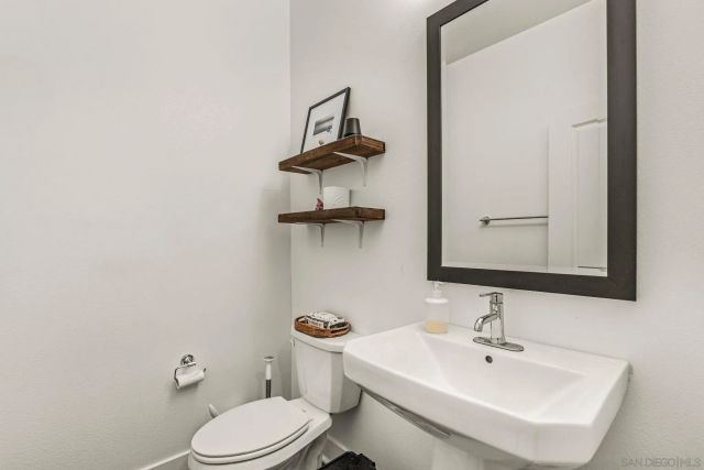 36366 Calle Benavente, Winchester, CA 92596