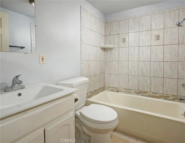 9715 S Broadway, Los Angeles, CA 90003