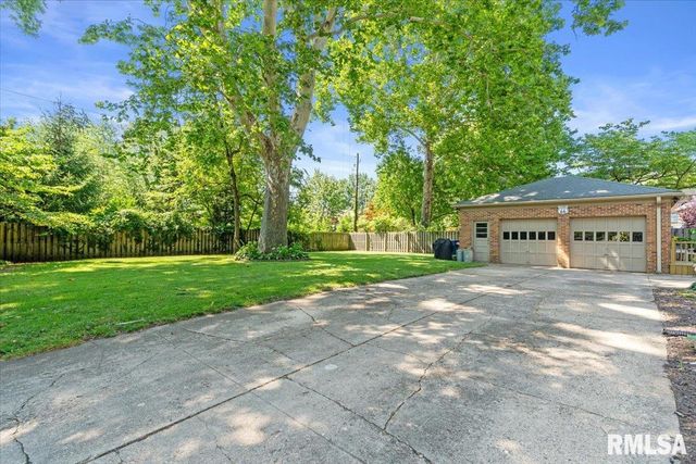 1949 Bates Avenue, Springfield, IL 62704