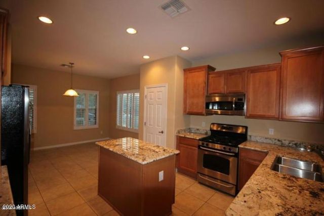 5118 W Molly Lane, Phoenix, AZ 85083