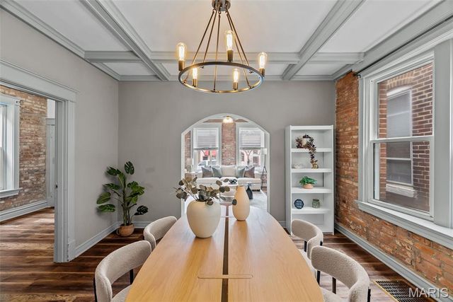 5918 Southwest Avenue, St Louis, MO 63139