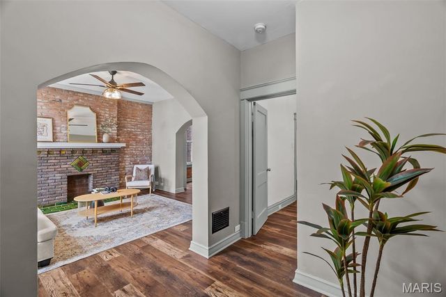 5918 Southwest Avenue, St Louis, MO 63139