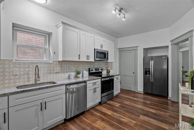 5918 Southwest Avenue, St Louis, MO 63139