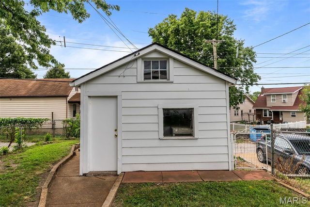 5918 Southwest Avenue, St Louis, MO 63139