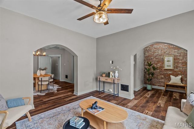 5918 Southwest Avenue, St Louis, MO 63139