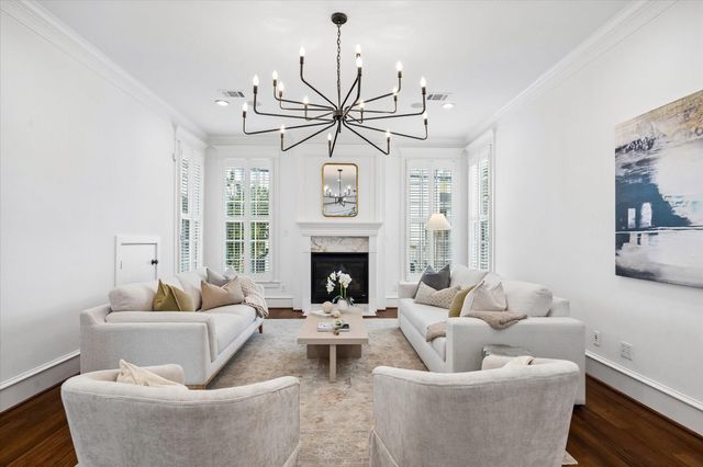 705 W 9th Street, Houston, TX 77007