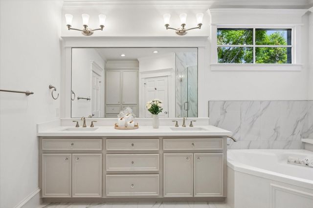 705 W 9th Street, Houston, TX 77007