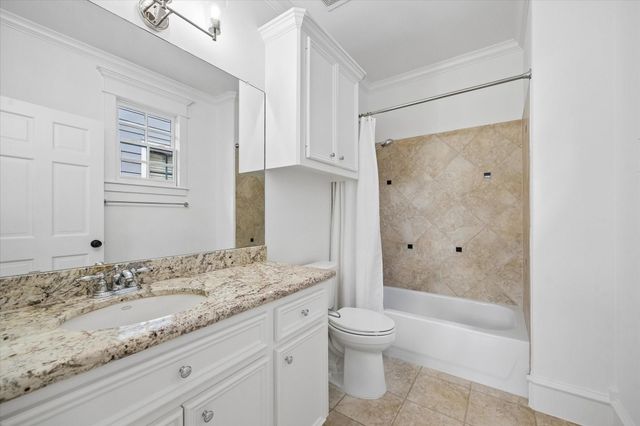 705 W 9th Street, Houston, TX 77007