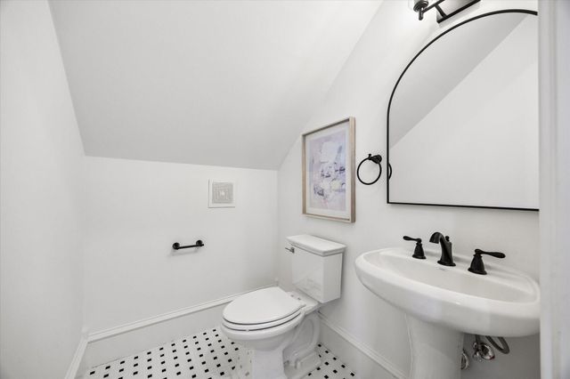 705 W 9th Street, Houston, TX 77007