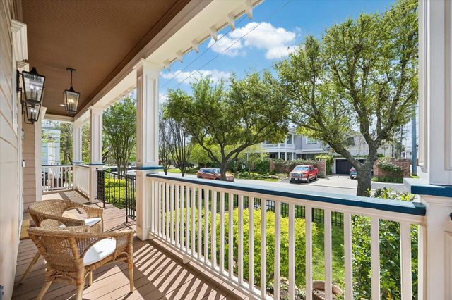 705 W 9th Street, Houston, TX 77007