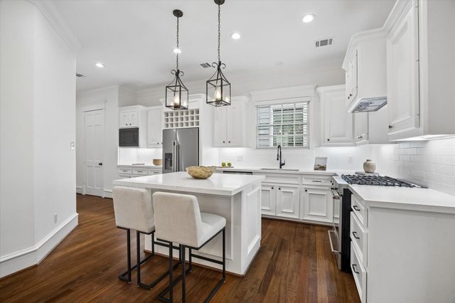 705 W 9th Street, Houston, TX 77007