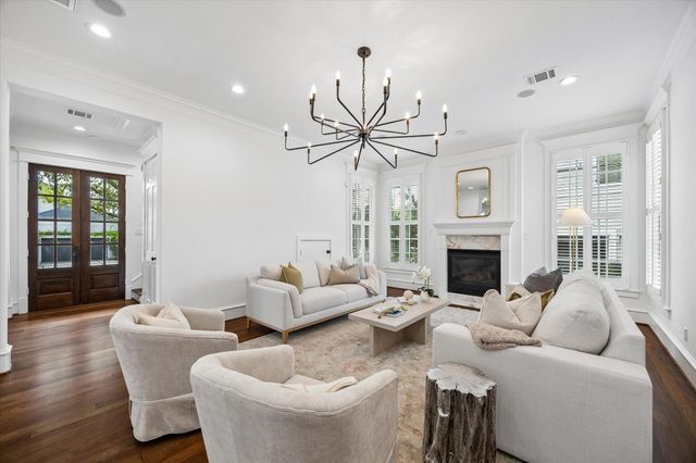 705 W 9th Street, Houston, TX 77007