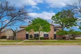 340 W Harwood Road D, Hurst, TX 76054