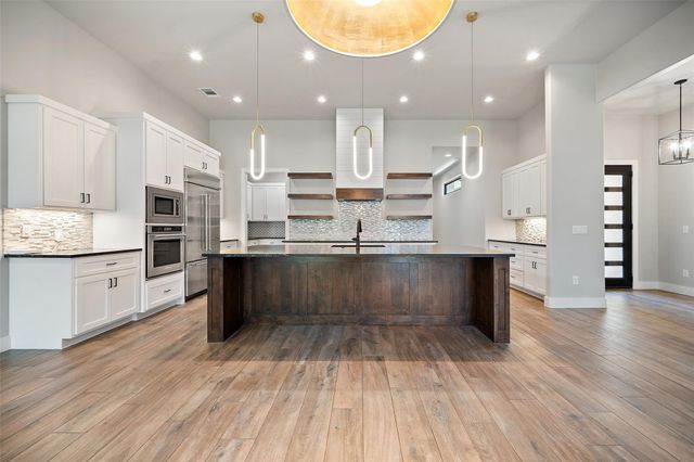 2508 Diagonal DR, Horseshoe Bay, TX 78657