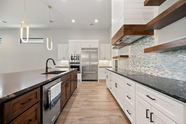 2508 Diagonal DR, Horseshoe Bay, TX 78657