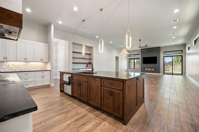 2508 Diagonal DR, Horseshoe Bay, TX 78657