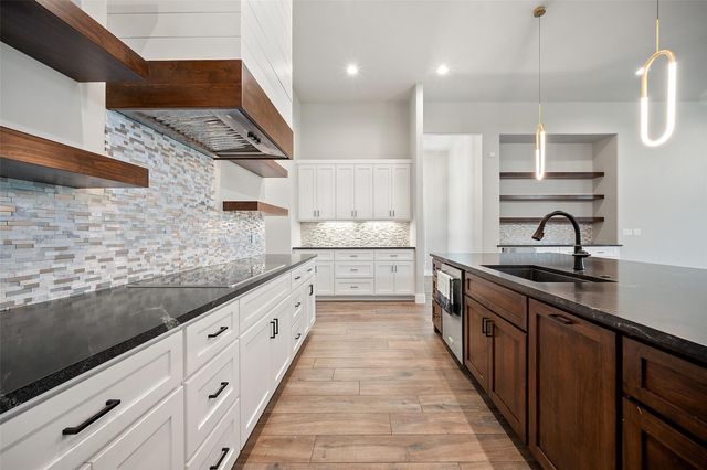 2508 Diagonal DR, Horseshoe Bay, TX 78657