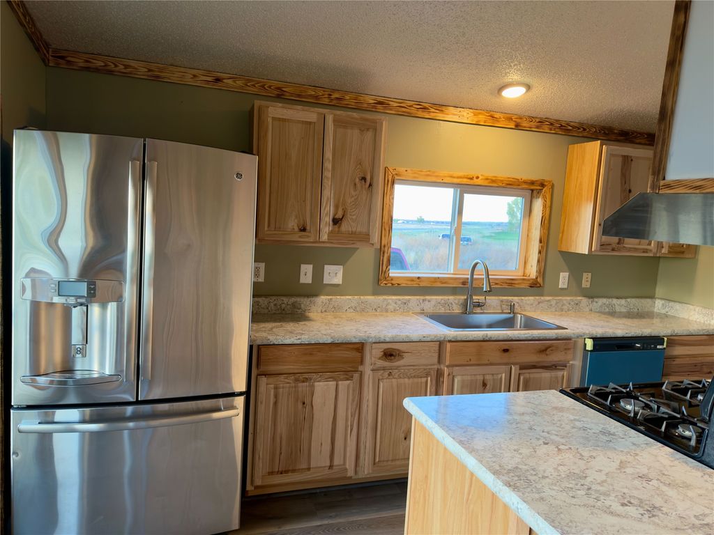 10270 Hwy 47, Hardin, MT 59034 photo 3