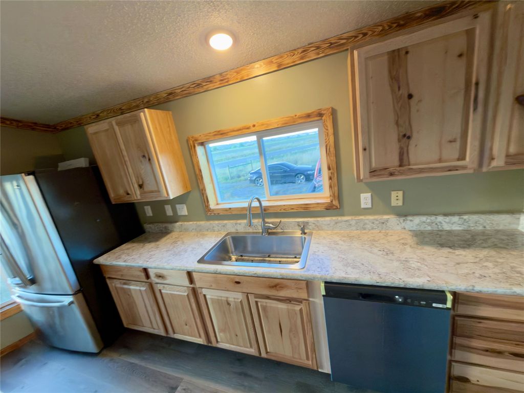 10270 Hwy 47, Hardin, MT 59034 photo 5