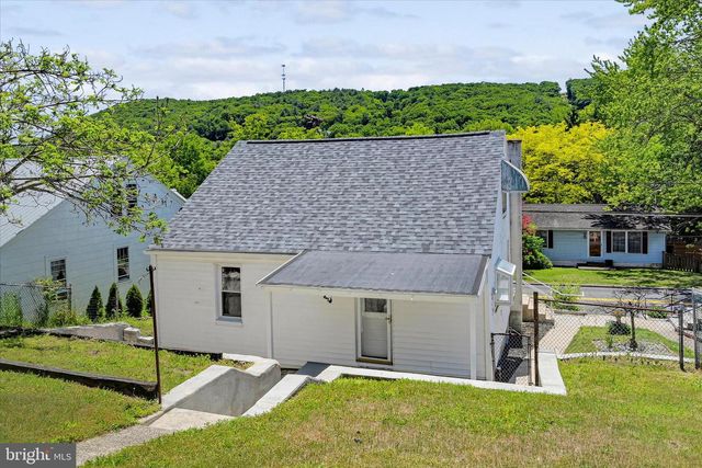 521 W COLUMBIA ST, Schuylkill Haven, PA 17972