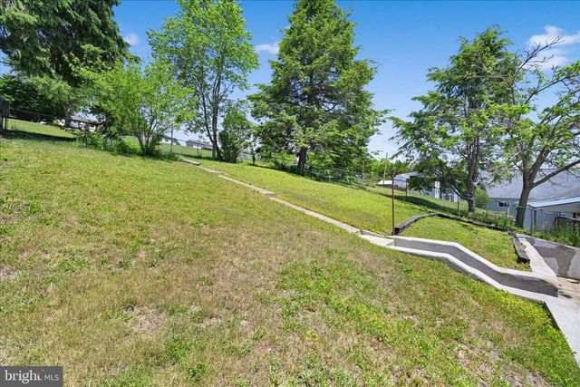 521 W COLUMBIA ST, Schuylkill Haven, PA 17972