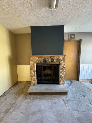 4975 Kesler Road NW, Cedar Rapids, IA 52405