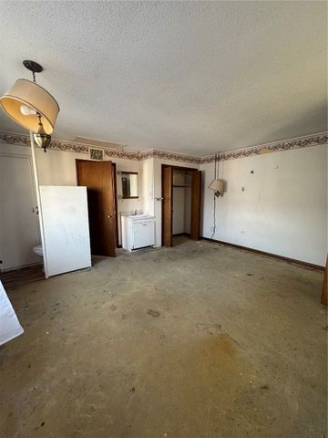 4975 Kesler Road NW, Cedar Rapids, IA 52405