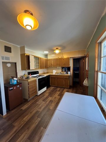 4975 Kesler Road NW, Cedar Rapids, IA 52405