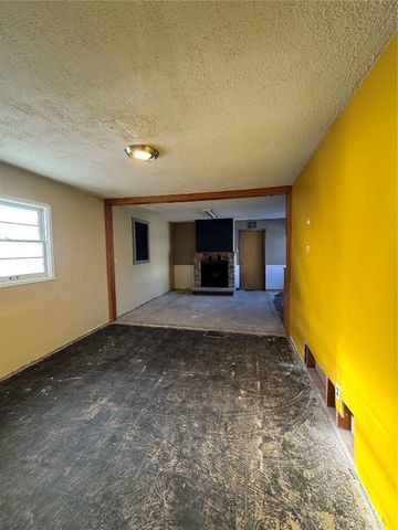 4975 Kesler Road NW, Cedar Rapids, IA 52405