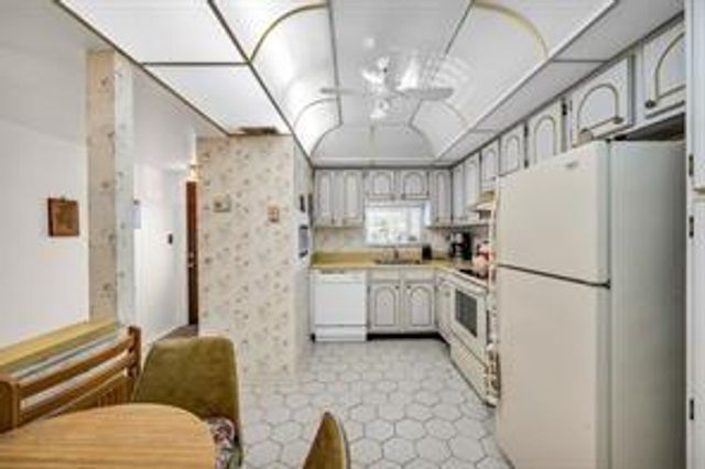 9511 N Hollybrook Lake Dr 207, Pembroke Pines, FL 33025