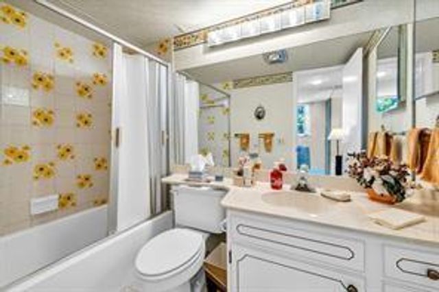 9511 N Hollybrook Lake Dr 207, Pembroke Pines, FL 33025