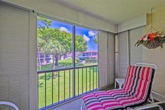 9511 N Hollybrook Lake Dr 207, Pembroke Pines, FL 33025