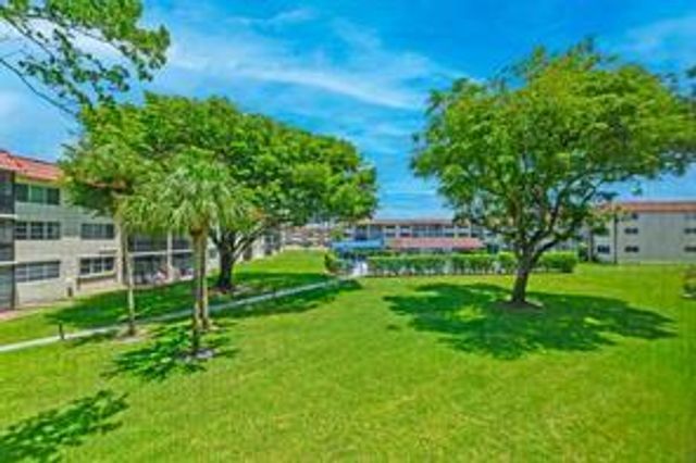 9511 N Hollybrook Lake Dr 207, Pembroke Pines, FL 33025