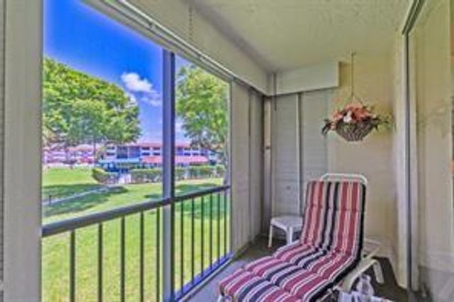 9511 N Hollybrook Lake Dr 207, Pembroke Pines, FL 33025