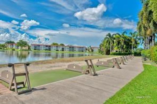 9511 N Hollybrook Lake Dr 207, Pembroke Pines, FL 33025